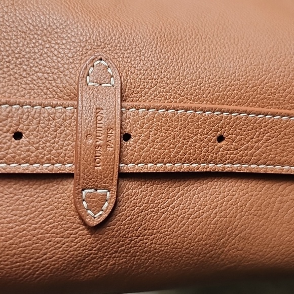 Louis Vuitton Lowkey Hobo Pm - Picture 9 of 17